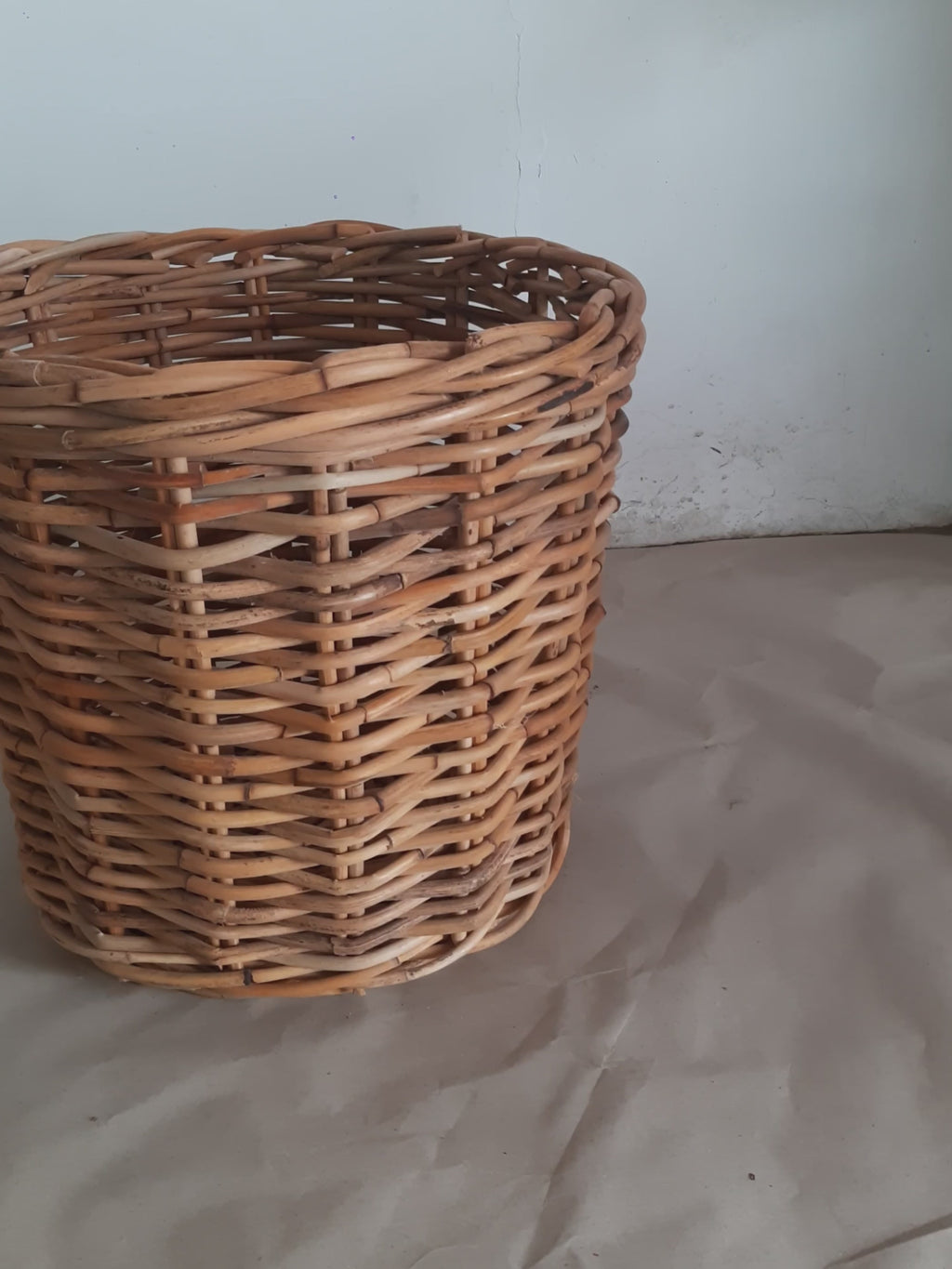 Natural Woven Rattan Storage Basket / Rustic Round Wicker Laundry Hamper and Bohemian Planter Pot Cover Organiser