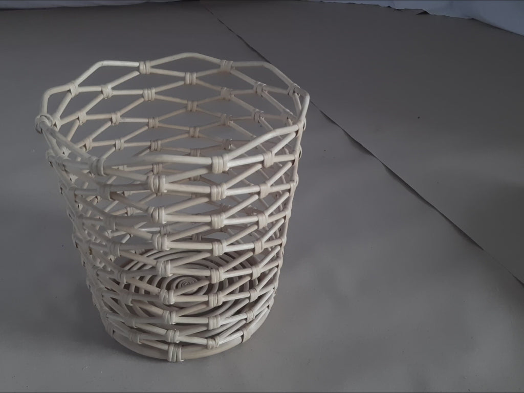 Open-Weave Natural Rattan Basket / Luxury Lattice Wicker Waste Paper Bin and Bohemian Decorative Planter Pot Cover Organiser
